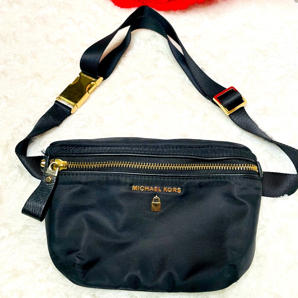 Michael Kors Black Fanny pack; Gold zipper